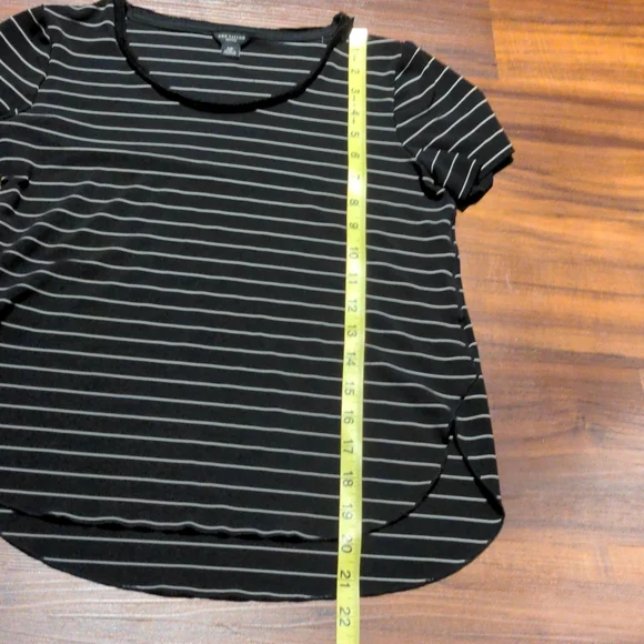 Ann Taylor Black and White Top size SP - Picture 4 of 5